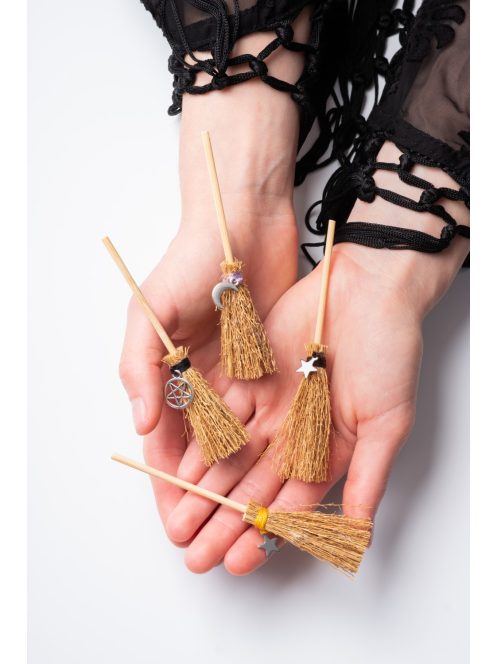 'Witch Broom' mini seprű